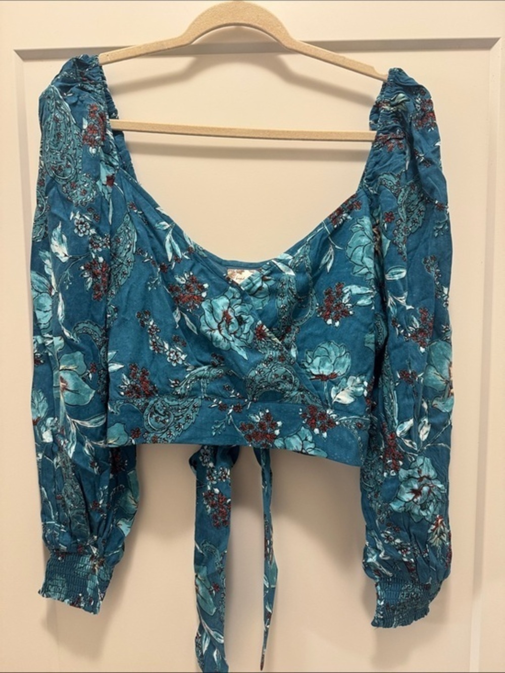 🆕 Band of the Free Gorgeous Teal Floral Long-Sleeve Tie-Back Crop Top. L. NWT!🔥